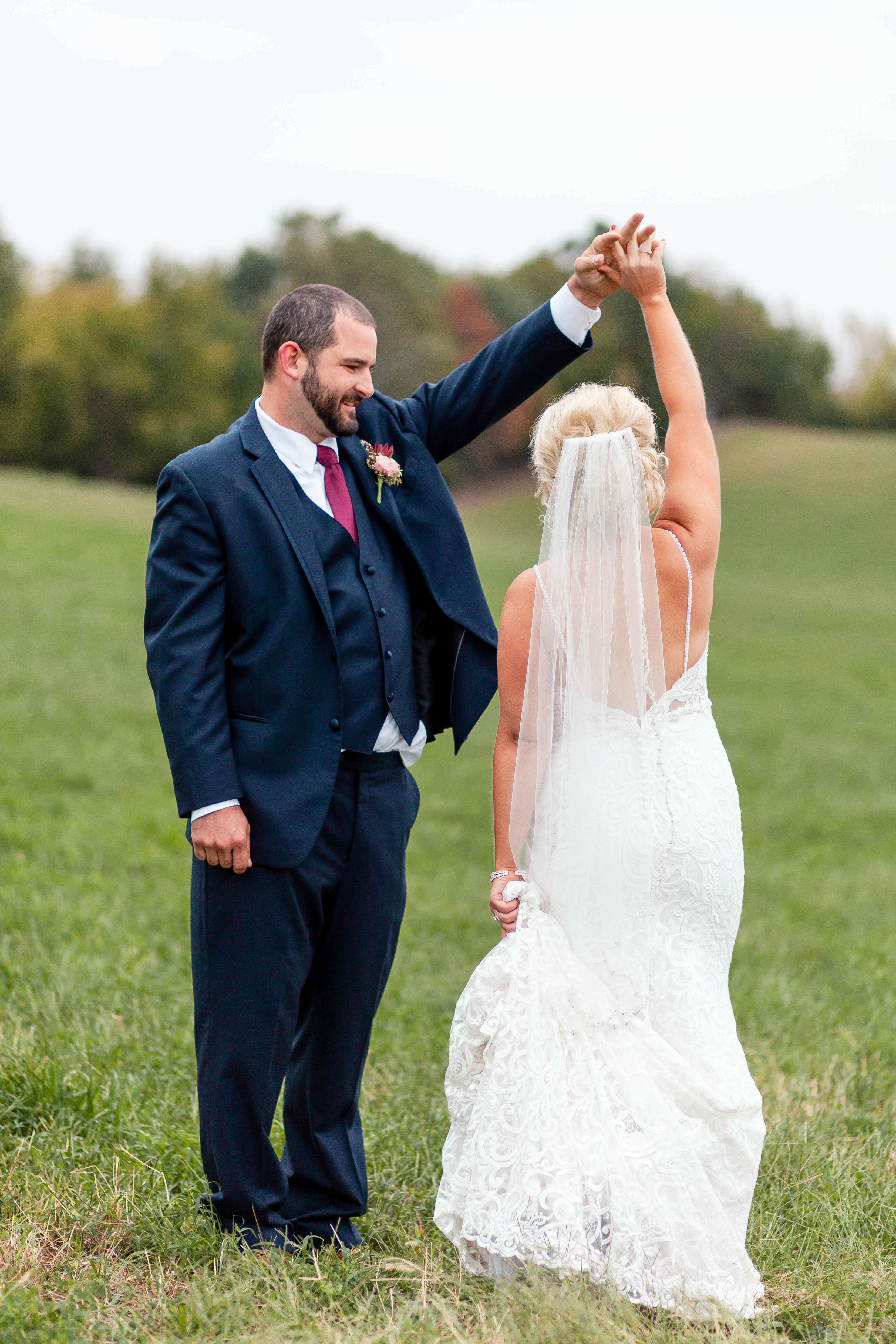 Kankakee-county-wedding-photographer-romantic-twirling-wedding-photo-Illinois-best-photographers