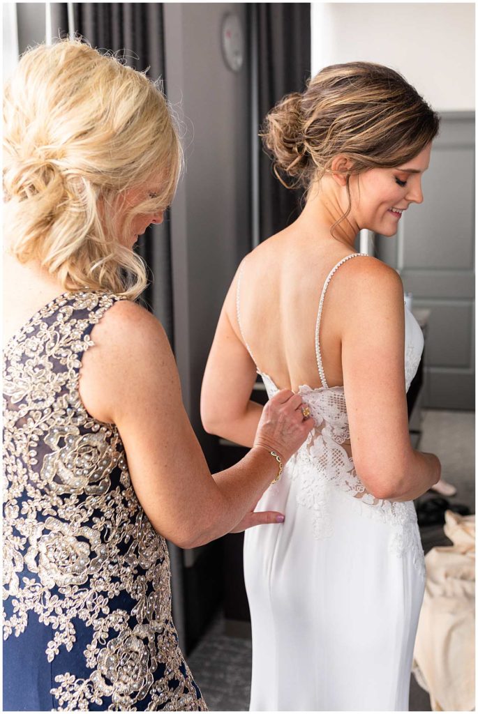 Mother and Daughter Wedding Getting Ready Photos 