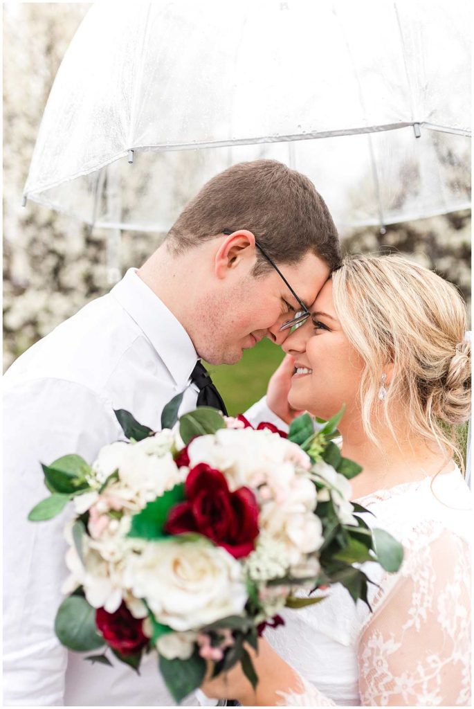 Tinley Park Wedding Pictures in the rain-Illinois Wedding Photographer
